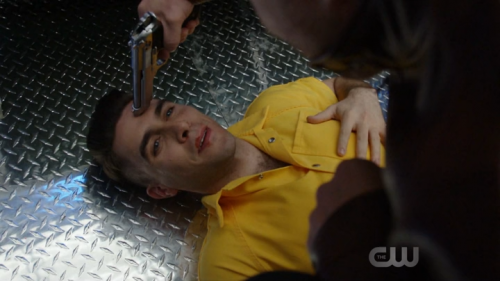 Arrow.S05E22.HDTV.x264-SVA.mkv_snapshot_21.39_2017.05.22_08.31.32.png