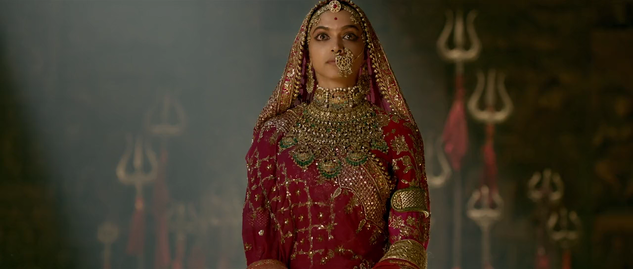 Padmaavat 2018 720p AMZN HDRip x264 AAC ESub xRG.mkv snapshot 02.28.27.