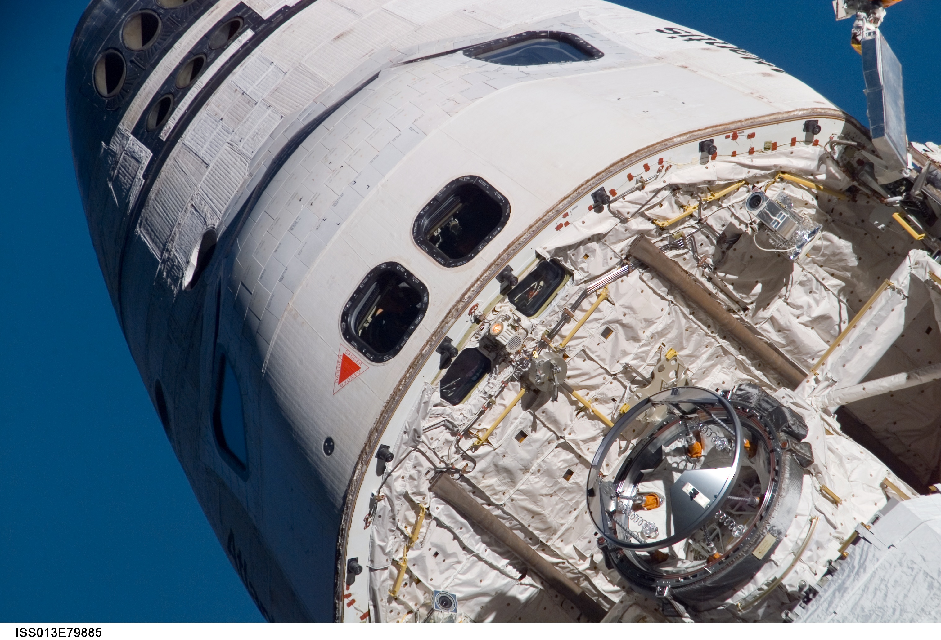 Фото космического корабля в космосе. Спейс шаттл. НАСА Спейс шаттл. Космический челнок НАСА. Шаттл космический корабль.
