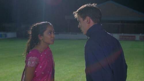 Bend.It.Like.Beckham.2002.BluRay.720p.DTS.x264 MgB.mkv snapshot 01.40.17 [2021.09.15 08.40.53]