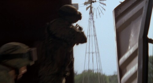 Sniper.Reloaded.2010.1080p.BluRay.DTS.x264 VietHD.mkv snapshot 00.20.35 [2022.05.01 23.18.28]