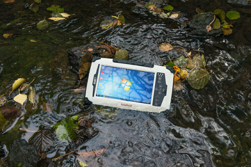 algiz 7 rugged tablet outdoors in water ip65