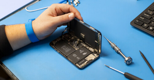 We are a team of highly skilled technicians who can come up with fast and flawless iPhone 13 Repairs in Greenacre with the use of the latest tools and techniques. Call us to book an appointment. 

Visit us at https://phonetek.com.au/