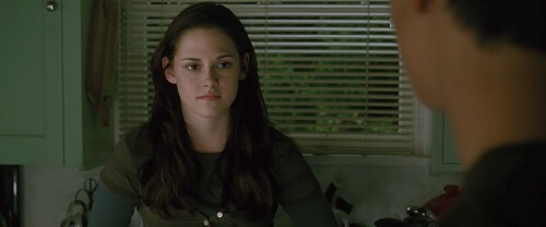 The.Twilight.Saga.New.Moon.2009.720p.BluRay.x264.DTS WiKi.mkv snapshot 01.31.01 [2024.09.10 22.20.55