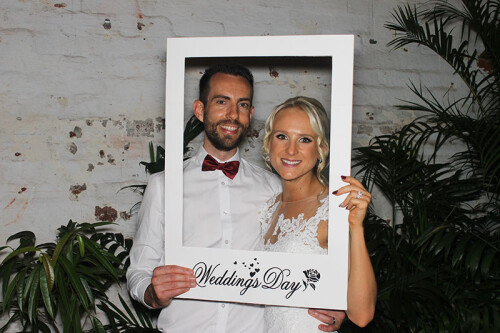 Discover what to look for in a wedding photobooth hire service, from photo quality to guest experience and professional support.
Visit us : https://tinyurl.com/yzr6avar